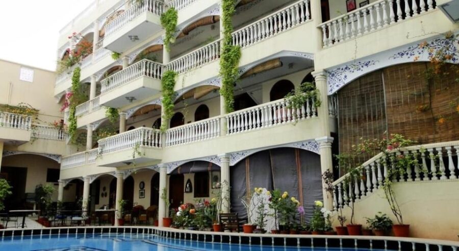 From Jaipur : 2 Day Guided Pink City Tour With 3-Star Hotel
