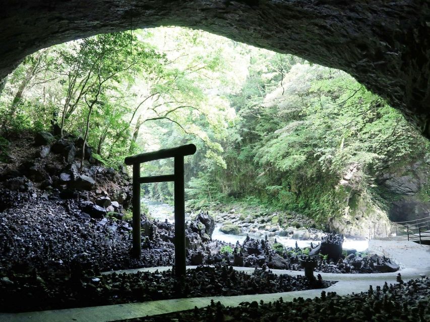 Fukuoka: Takachiho or Minami Aso Customizable 1-Day Tour