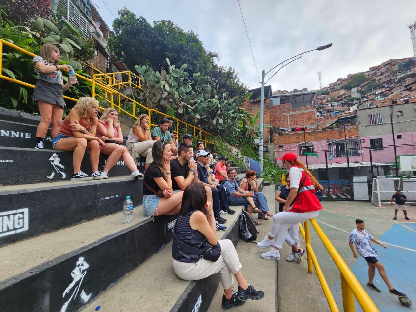 Graffiti Tour Comuna 13 and Cable Car (Made by Local Guides)