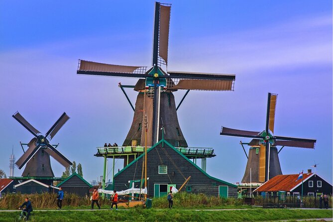 Guided Tour to Zaanse Schans, Volendam and Maken With Boat Ride - Exploring Zaanse Schans