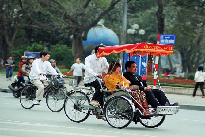 Hanoi Cyclo Ride and Water Puppet Show