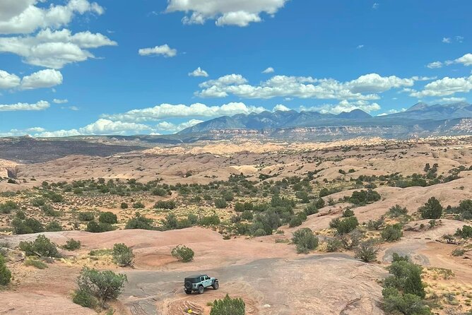 Hell's Revenge Private 4x4 Guided Jeep Experience in Moab - Exploring the Rugged Terrain of Moab