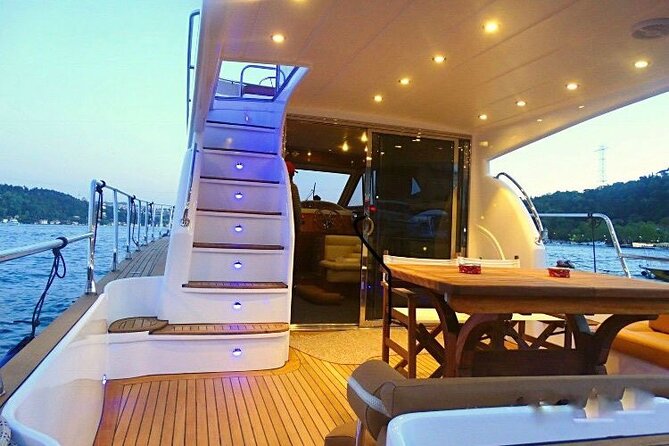 Istanbul: Private Bosphorus Tour On Luxury Yatch