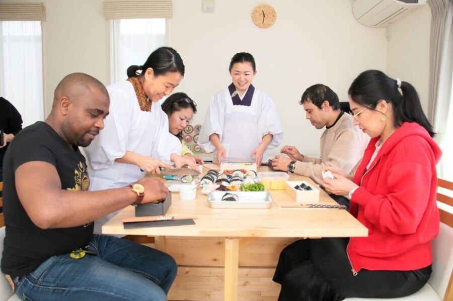 Kamakura: Sushi Roll Bento Cooking Class