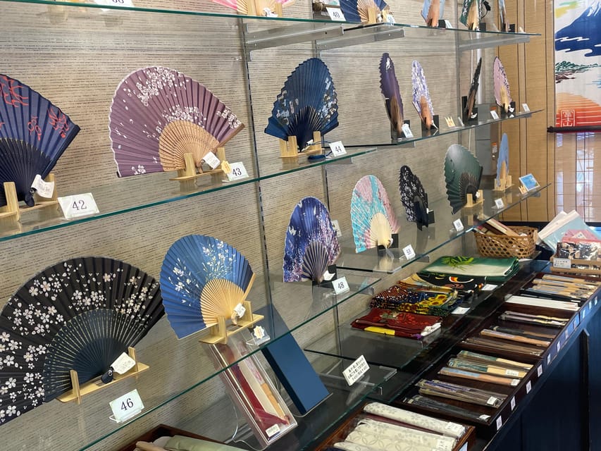 Kanagawa: Shopping & Temple Visit Tour in Enoshima Island