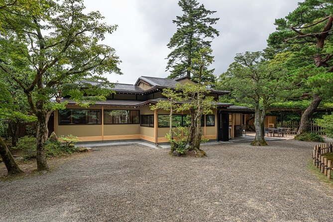 Kenrokuen Tea Ceremony Experience in Kanazawa