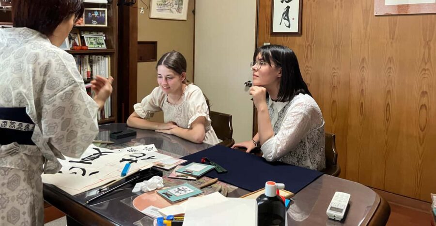 Kyoto: Calligraphy Experience : Women-only