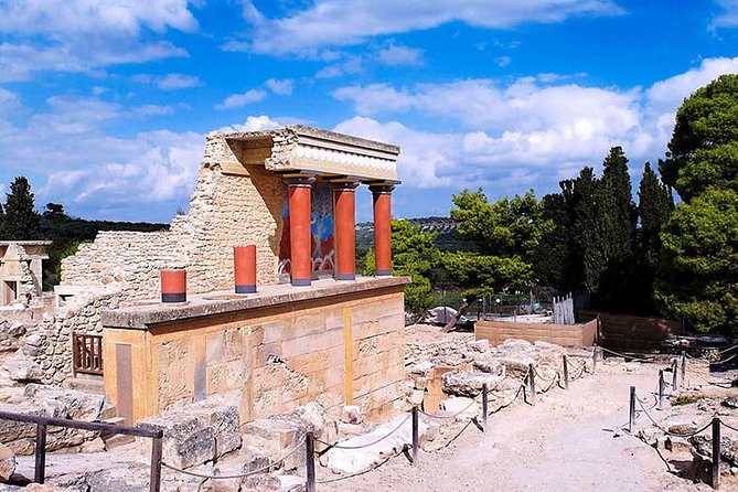 Labyrinth of Knossos (Shared Tour With Entry Tickets)