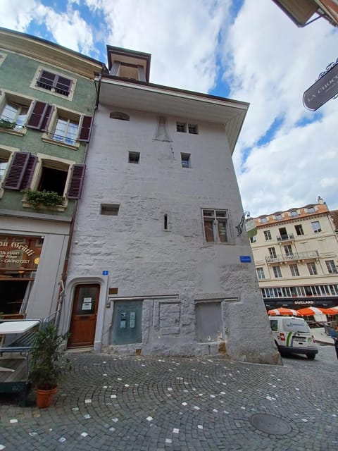 Lausanne: Private Chocolate and History Tour