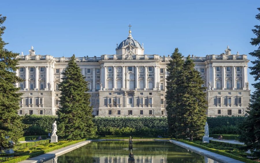 Madrid: Royal Palace and Royal Gardens. Guided Visit and Priority Access.