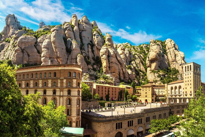 Majestic Shore Excursion of Barcelona - Exploring Picturesque Gothic Quarter