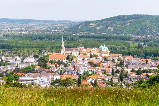 Mountainbike Magic: Viennas Forest, Danube, Monastery and Wine.