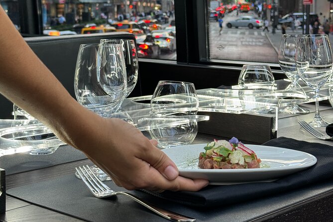 New York City Luxury 4-course Lunch Bus Tour Review - Unique Features of the Lunch Bus Tour