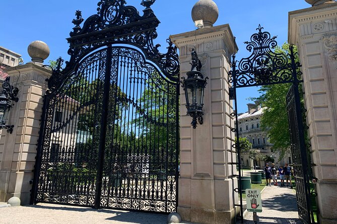 Newports Opulent Gilded Age Homes: A Self-Guided Audio Tour - Key Features