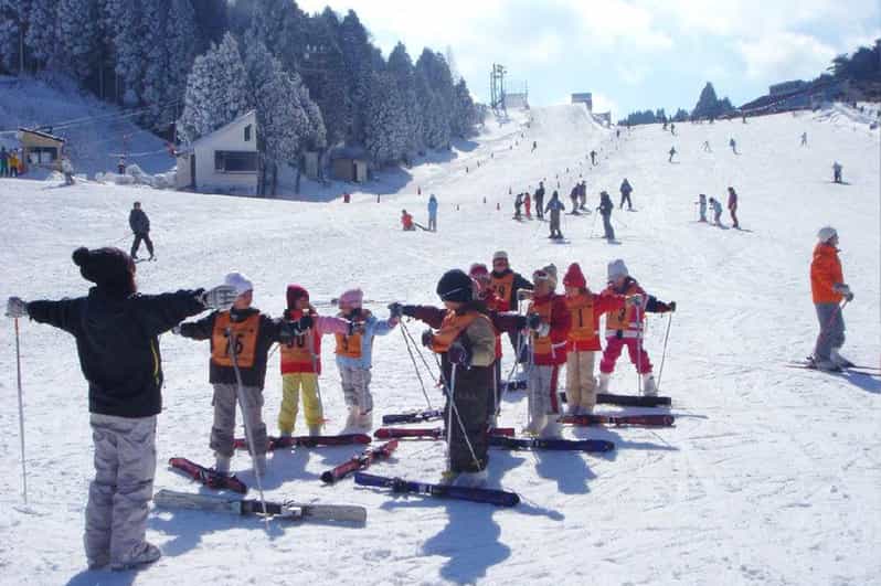 Osaka: Kobe Mount Rokko Skiing and Snow Play 1-day Tour