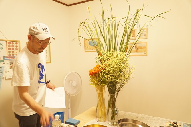 Osaka Learning Ikebana With a Sogetsu School Master