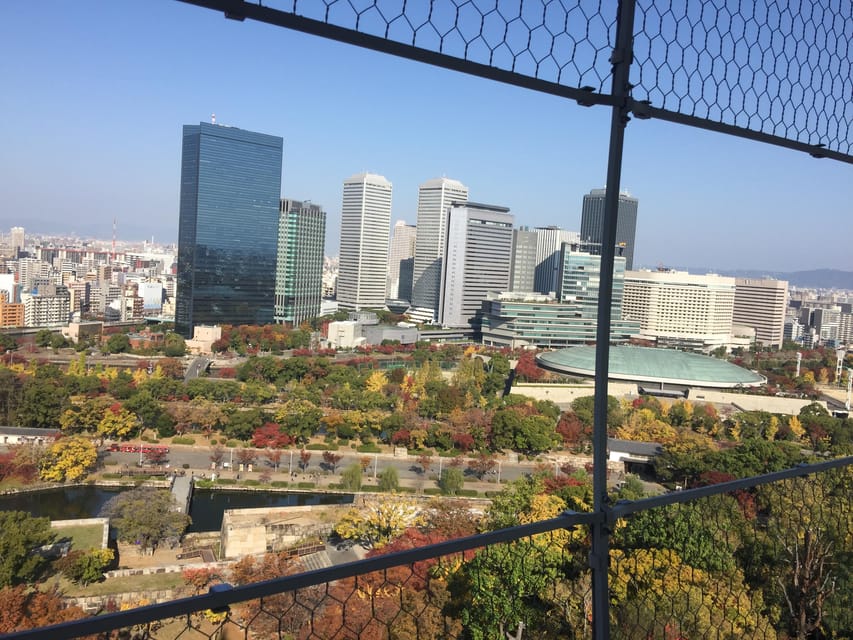 Osaka: Private One-Day Guided Tour of the Castle and Surroundings
