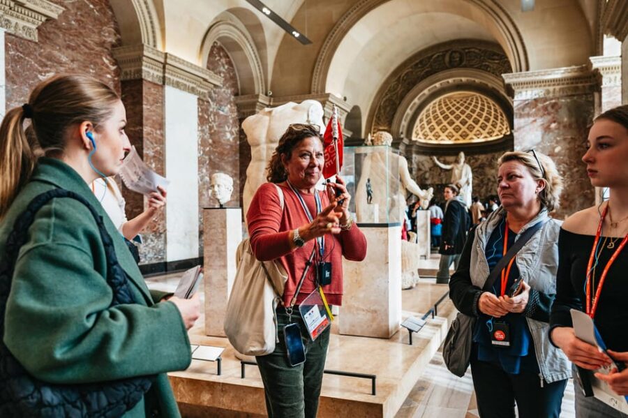 Paris: Louvre Museum Tour Mona Lisa & Iconic Masterpieces