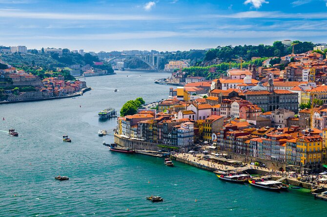Porto Private Airport Transfer With 2-Hour Mini-Tour (1 to 4 People)