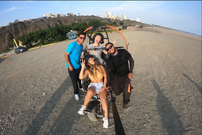 Private 12-Minute Paragliding Flight Over the Bahia De Lima