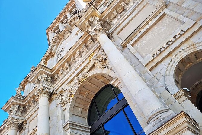 Private Audio Book City Rally Around the Museum Island in Berlin