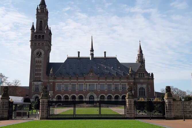 Private Day Tour to the Hague, Kinderdijk and Delft From Amsterdam
