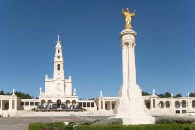Private Full Day Tour To Fatima, Batalha, Nazaré and Óbidos - Tour Overview