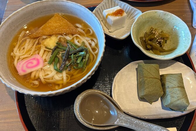 Private Guided Half-Day Walking Tour in Yoshinoyama