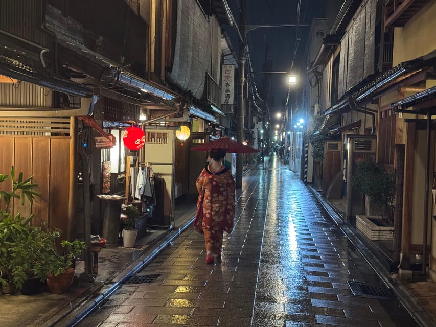 Private Kyoto Night Tour: Historic Walk at Gion and Fushimi