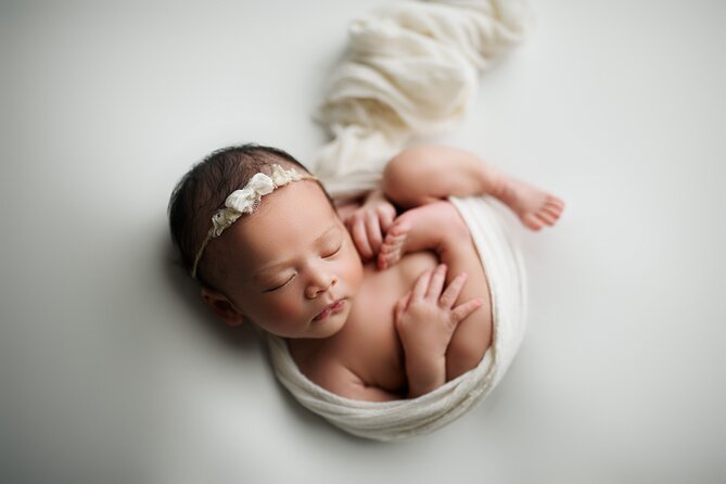 Private Newborn Posing and Photography Mentoring Session - Discovering the Art of Newborn Posing
