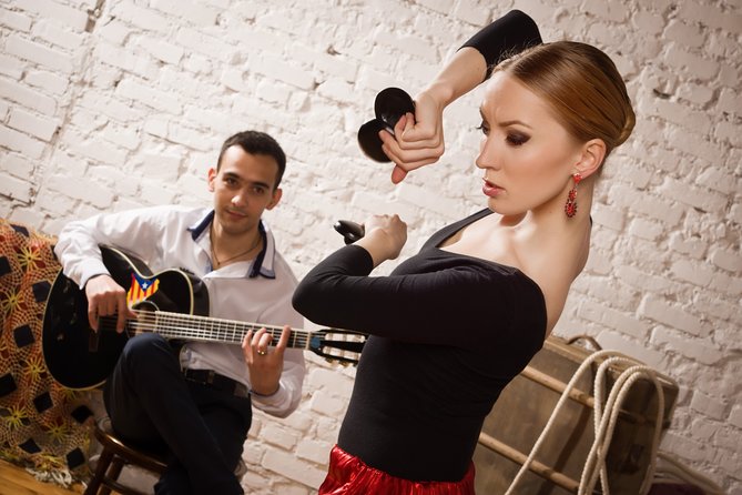 Private Night Route Through the Jewish Quarter of Seville and Flamenco Show. - Explore the Jewish Quarter