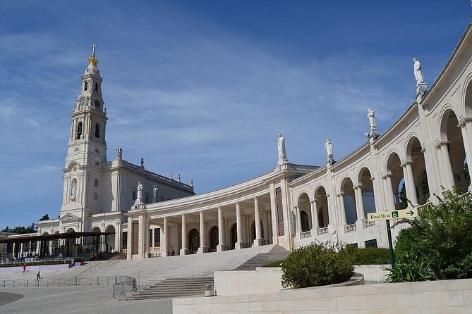 Private Tour: From Lisbon to Porto; Visit to Óbidos, Fátima, Coimbra, Aveiro