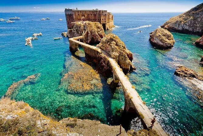 Private Transfer to or From Peniche to Lisbon Airport