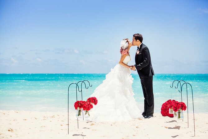 Romantic Oceanfront Beach Wedding in Honolulu