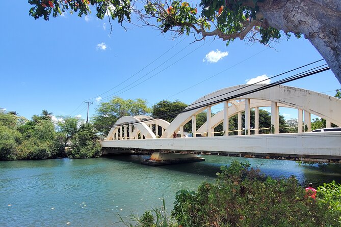 Round Trip North Shore Shuttle From Waikiki to Haleiwa Town / Haleiwa Harbor