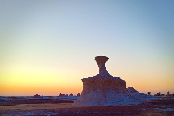 Safari at the Black and White Desert - Discovering the Black and White Desert