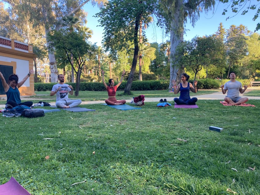 Seville: Group Yoga Classes All Levels – in French