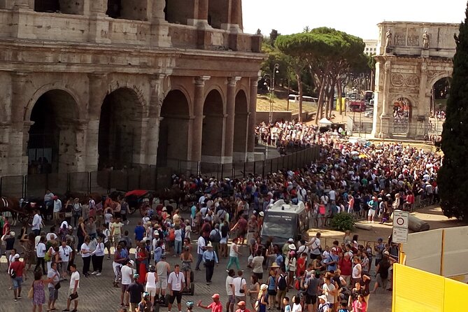 Skiptheline Fast Access Colosseum and Roman Forum With Expert Tour Guide
