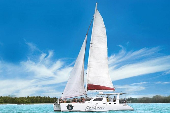Spectacular Catamaran Trip to Ile Aux Cerf Incl: Undersea Walk, Lunch & GRSE