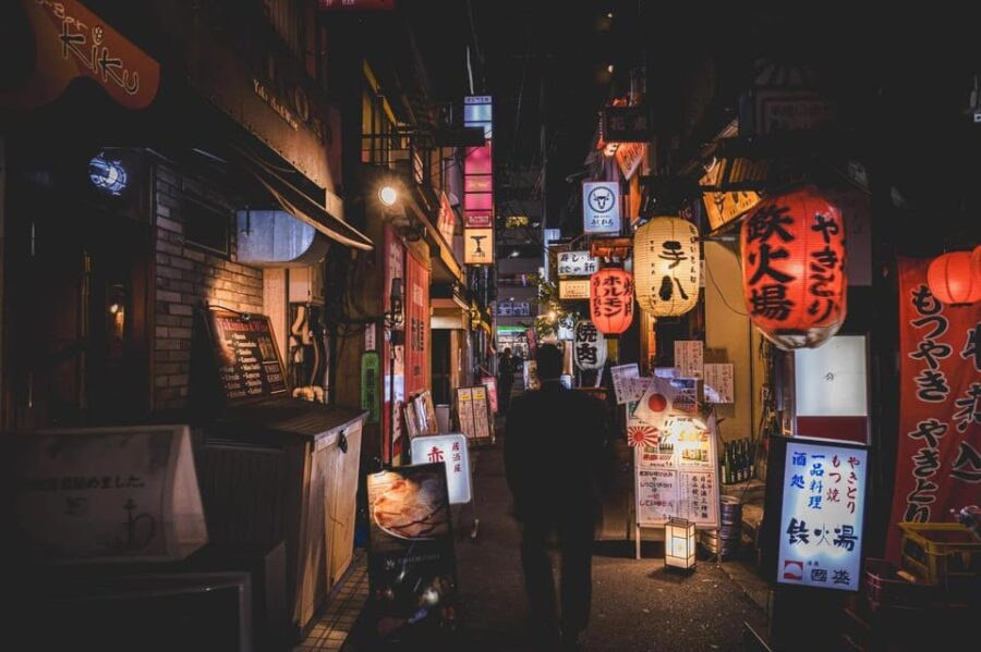 Tokyo: Shibuya Stand-Up Comedy and Izakaya, Ramen Night Tour