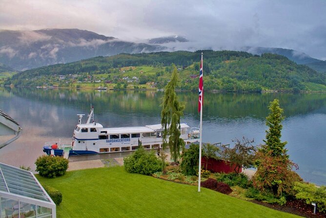 TRANSFER, LUXURY CAR 1-3 PAX: Bergen – Ulvik