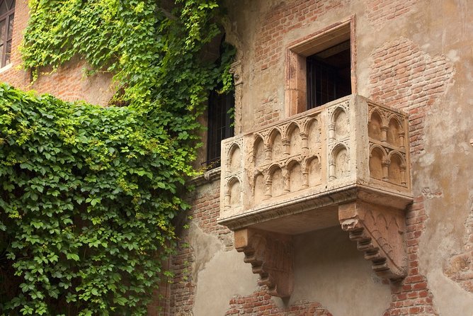 Visit of Verona and Lake Garda. Private Tour With Pick-Up