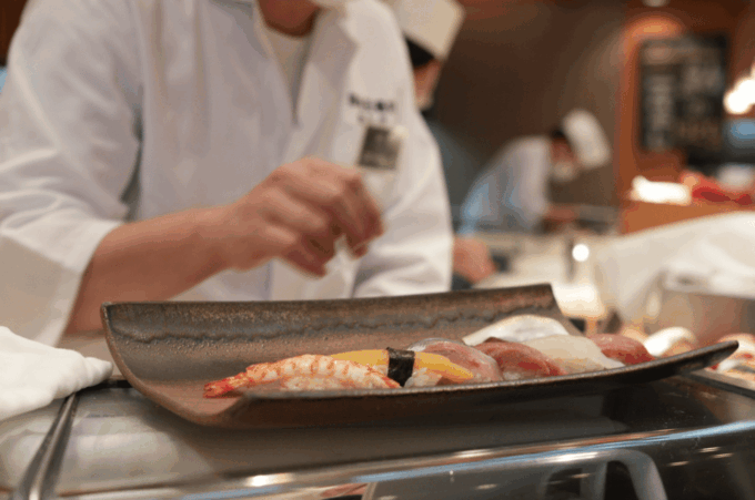 Experience Tsukiji Culture and Food｜Sushi & Sake Comparison - Convenient Transportation and Amenities