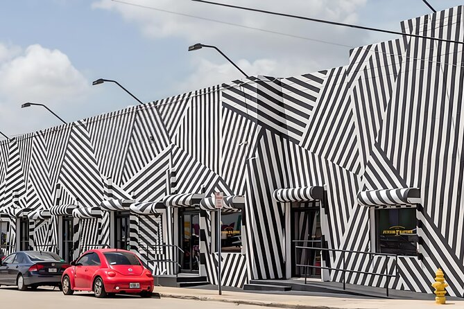 Explore in the Vibrant Art Scene of Wynwood Art Private Tour - Enjoy Complimentary Bottled Water and Gratuities