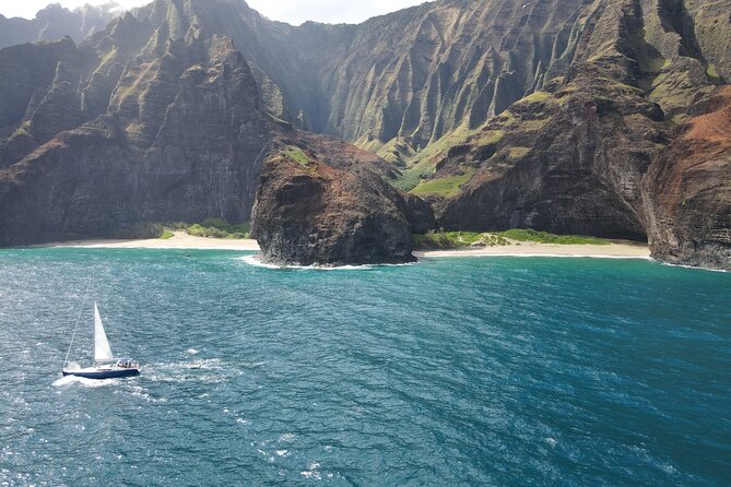 Kanoa Yacht Charter: 2-Hour Sail off Waikiki - Health and Safety Considerations