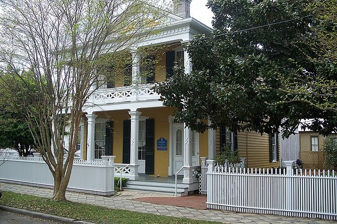 Pensacola Most Haunted: Ghost Tour Review - What to Expect: Equipment and Tour Dynamics