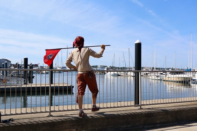 1 Hour Walking Pirate Tour Review - Tour Guide Performance and Engagement