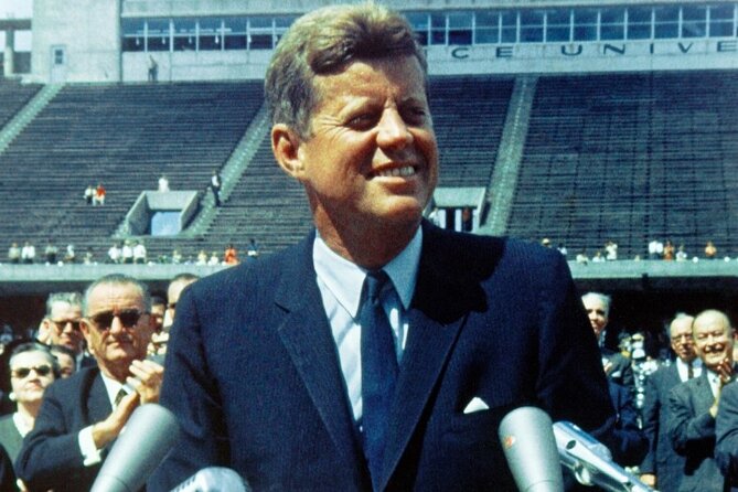 JFK Assassination & The Sixth Floor Museum: Private Tour - Tour Logistics and Accessibility
