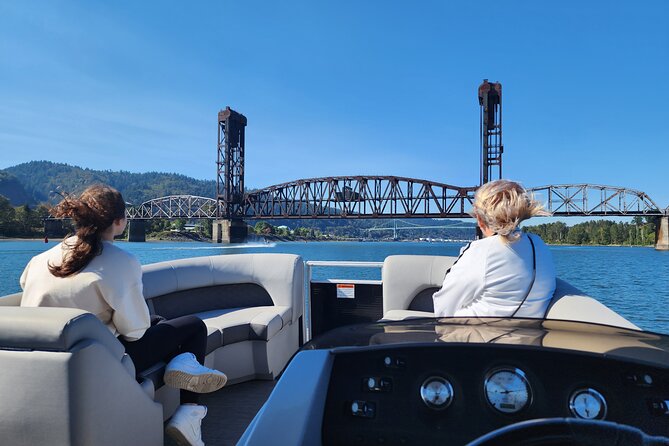 Portland's Ultimate 12 Historic Bridges Tour Review - The Role of the Tour Guide and Captain