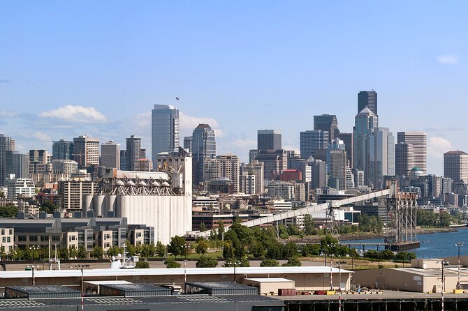 Seattle's Romantic Rendezvous: A Journey of Love - Indulging in Culinary Delights